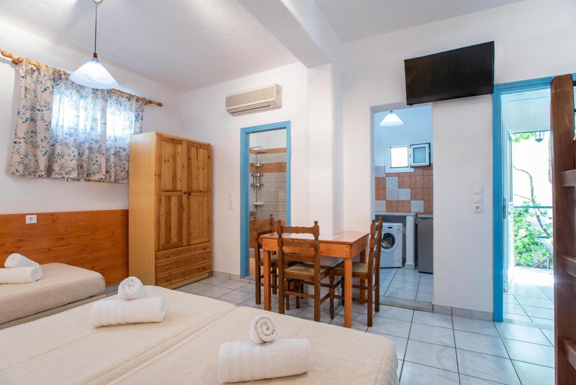 Kontaratos Studios & Apartments ปาริเกีย ภายนอก รูปภาพ