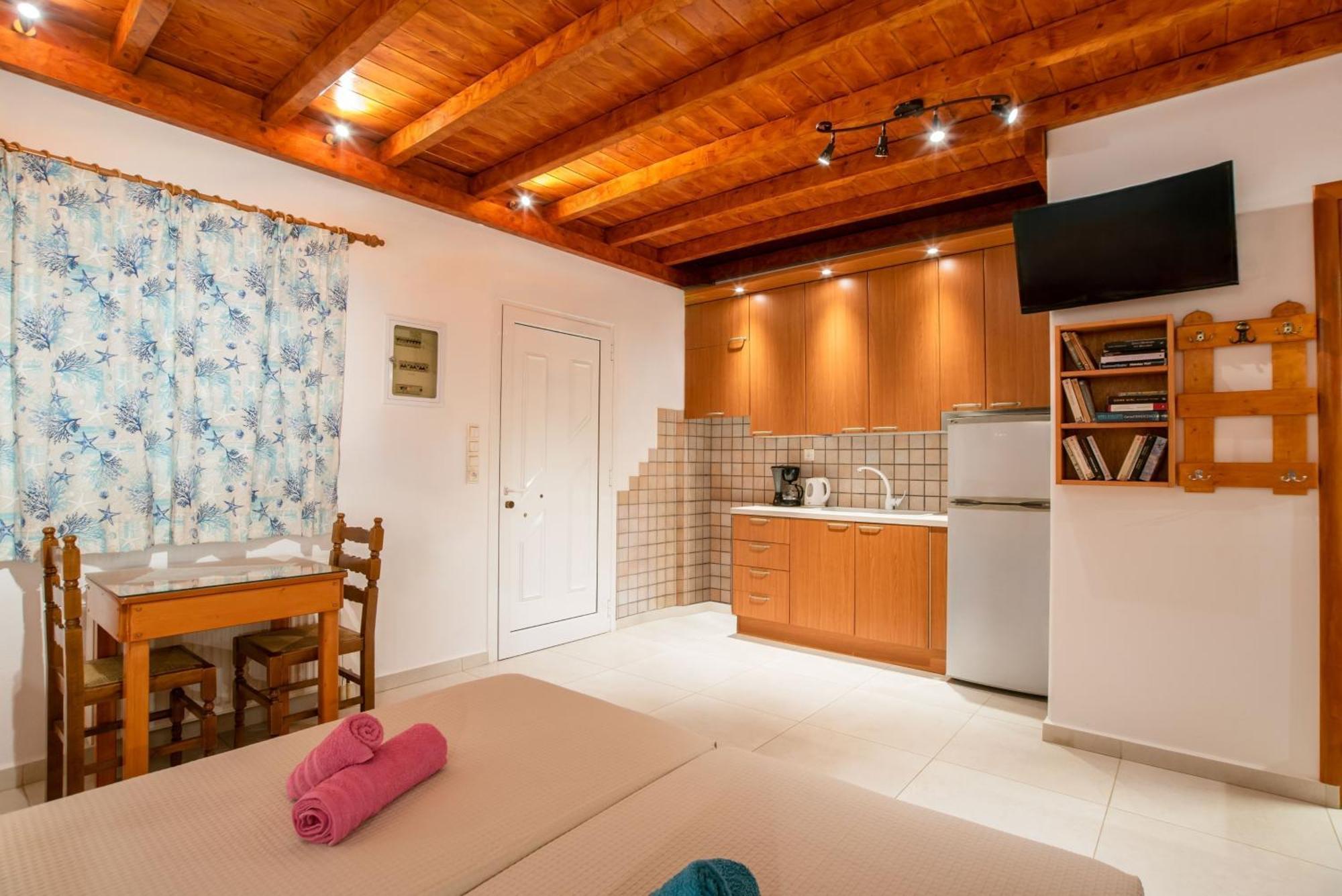 Kontaratos Studios & Apartments ปาริเกีย ภายนอก รูปภาพ