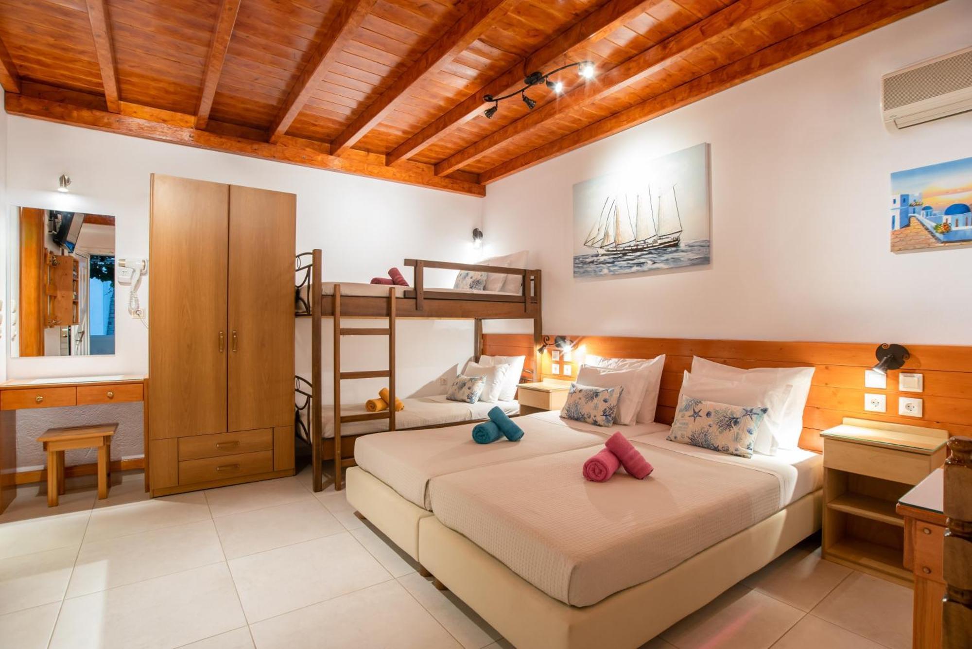 Kontaratos Studios & Apartments ปาริเกีย ภายนอก รูปภาพ
