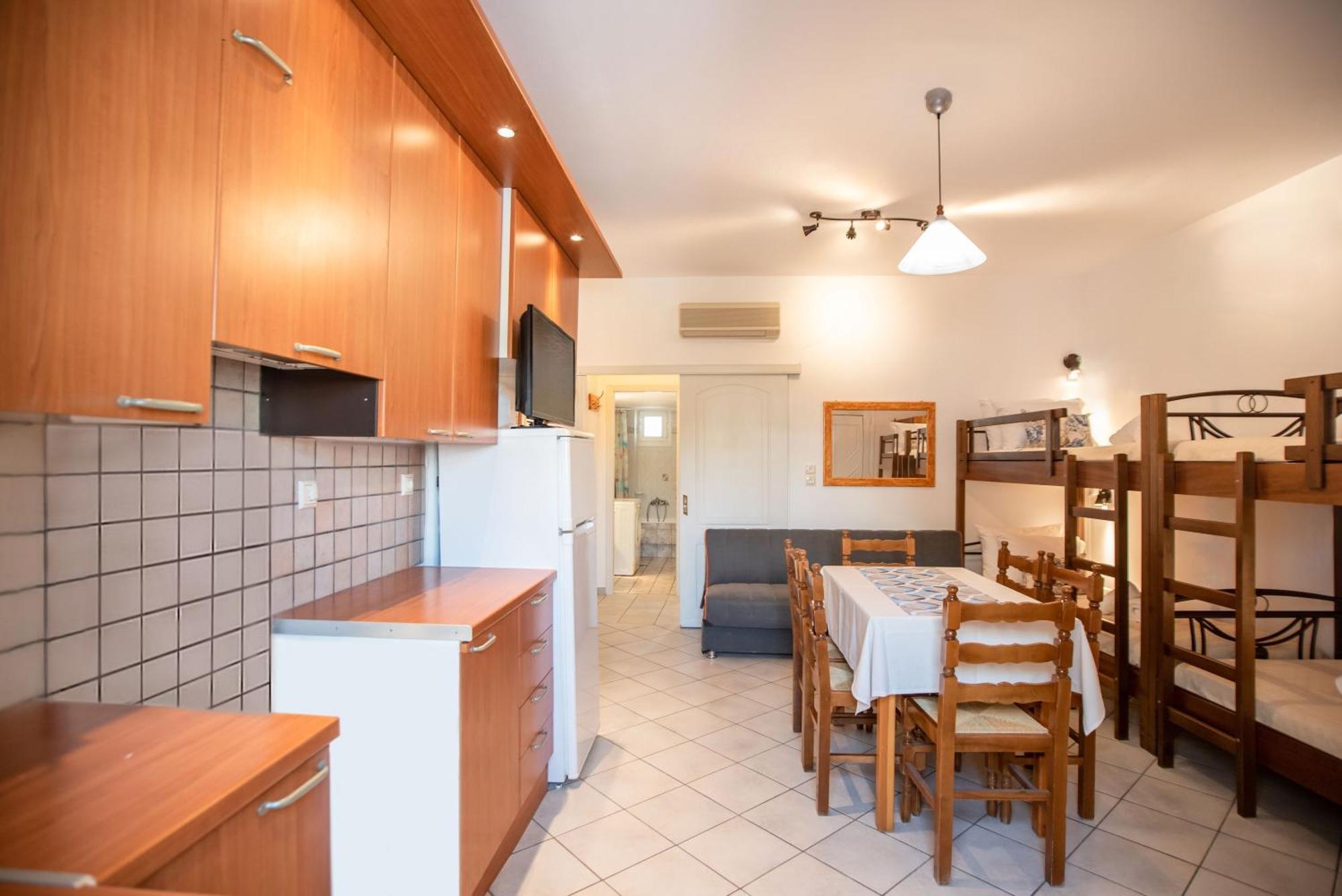 Kontaratos Studios & Apartments ปาริเกีย ภายนอก รูปภาพ
